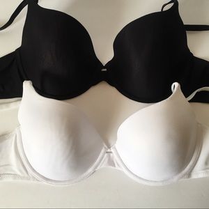 Pair of Underwire padded bras Black White 34D